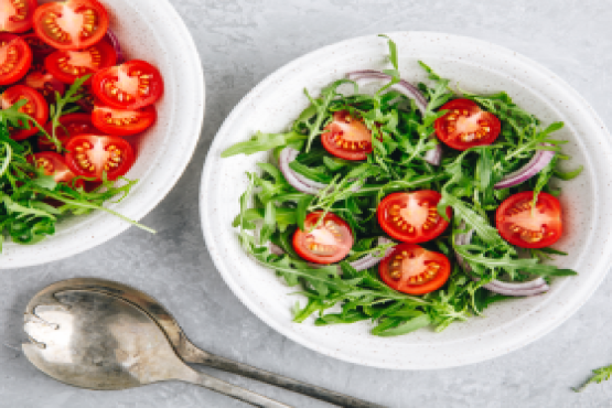 Mit Tomatenscheiben, Rucola